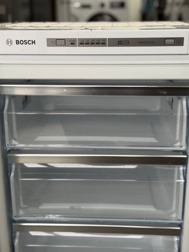 Bosch GIV11AF30 — вбудована морозильна камера, 72 л, Німеччина 	2.