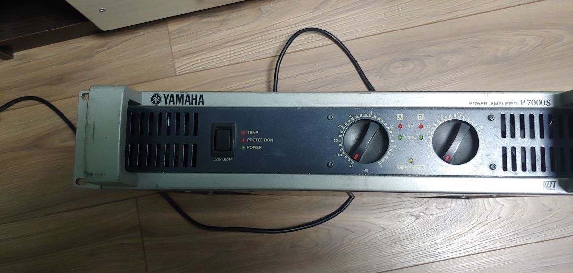 Комплект звуку EV ZX5. Yamaha P7000S. Yamaha  MG12XU