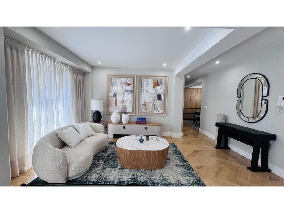 Apartamento T3 com móveis com cerca de 156m2, renovado novo, locali...