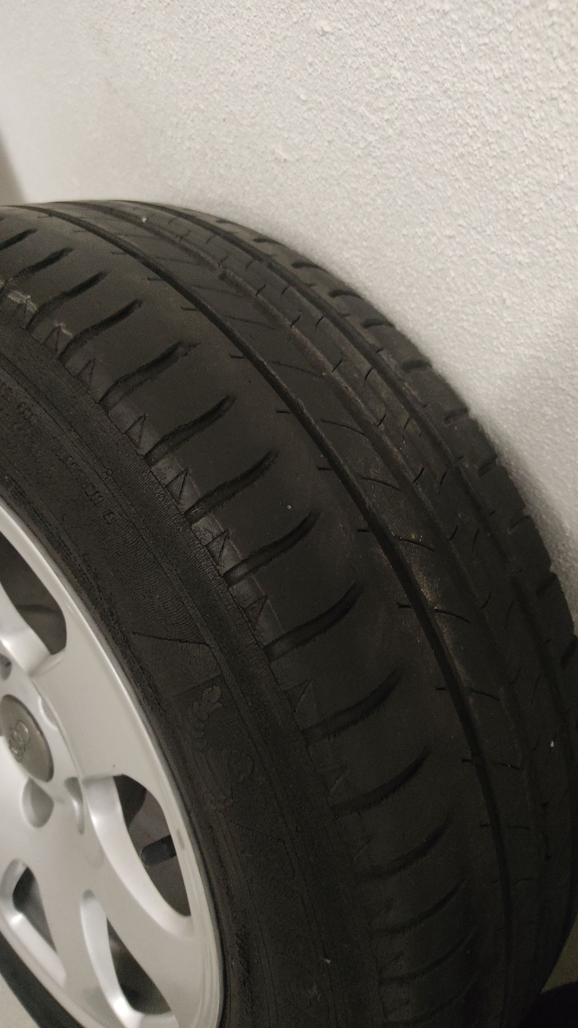 Jantes originais Audi 15" com pneus