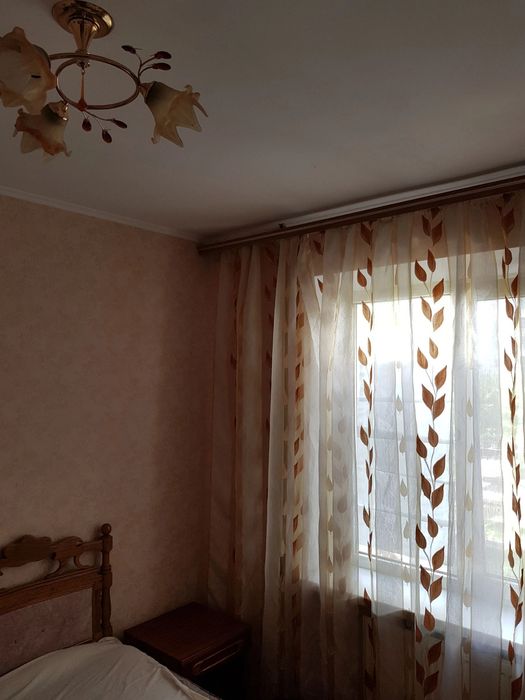 Продам велику 4-кімнатну квартиру в самому центрі