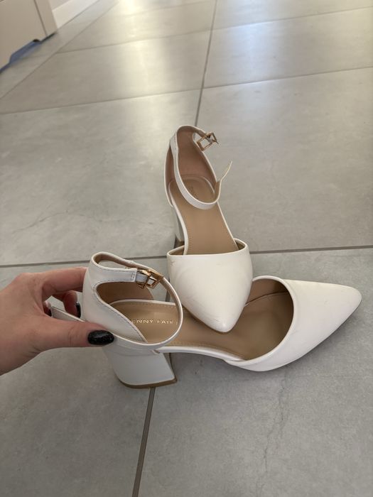 Biale buty na obcasie, piekne slubne buty