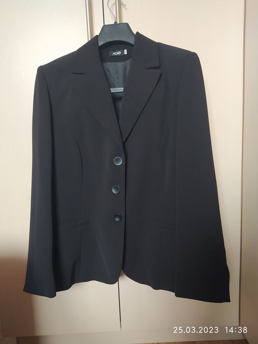 Czarny, przedłużany żakiey