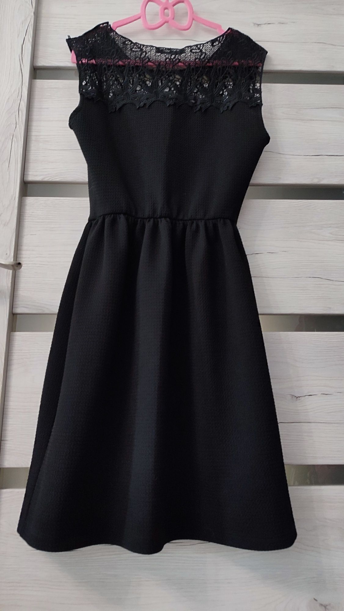 Sukienka czarna z koronką XS.