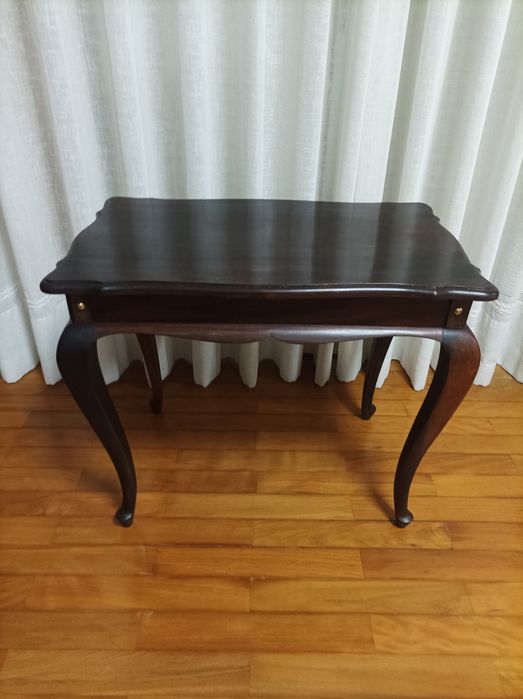 Mesa muito antiga de apoio ou de chá restaurada estilo Quenn Anne