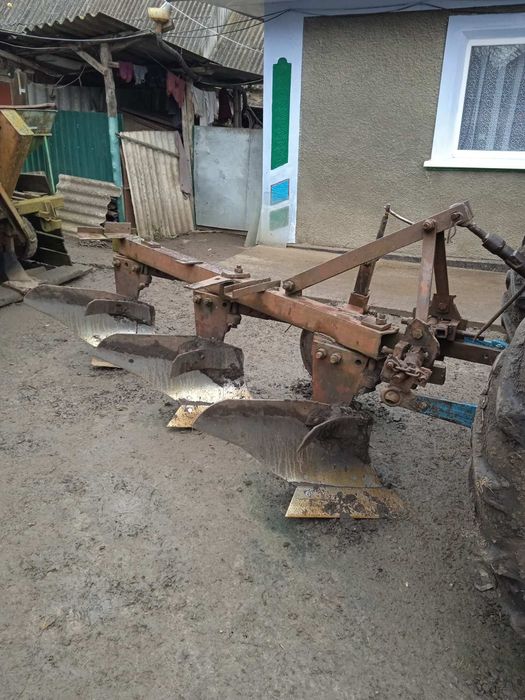 Продам трактор, та комплектуючі