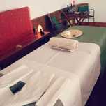 Massagem relaxante, suave, terapêutica ou dipie tissue. Profissional.