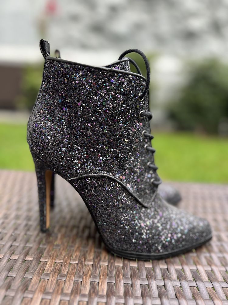 Botas/ botins Aldo de salto alto com purpurinas e atacadores