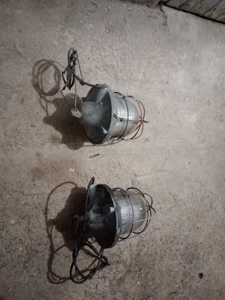 Lampa loft z czasów PRL.