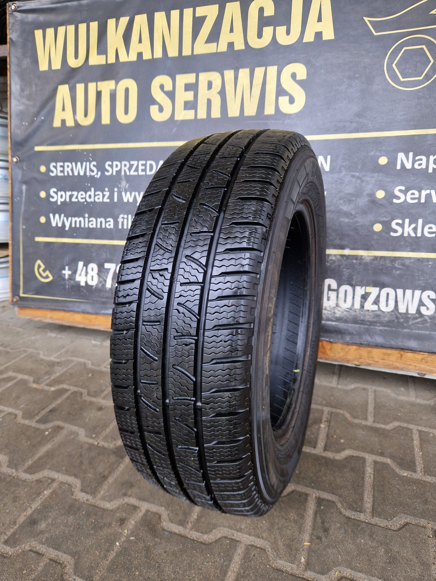 Opona zimowa 215/65/16C Pirelli Carrier Winter