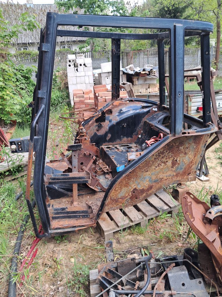 Kabina Massey Ferguson i części składowe