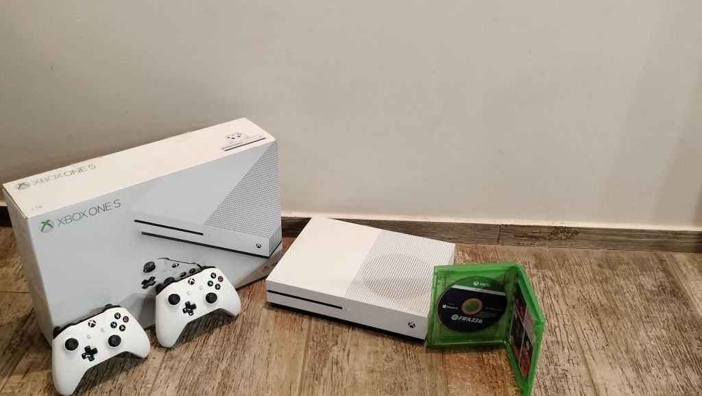 Xbox one s + FIFA 23