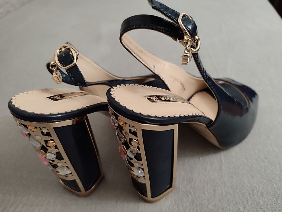 Босоніжки жіночі у стилі Vitto Rossi