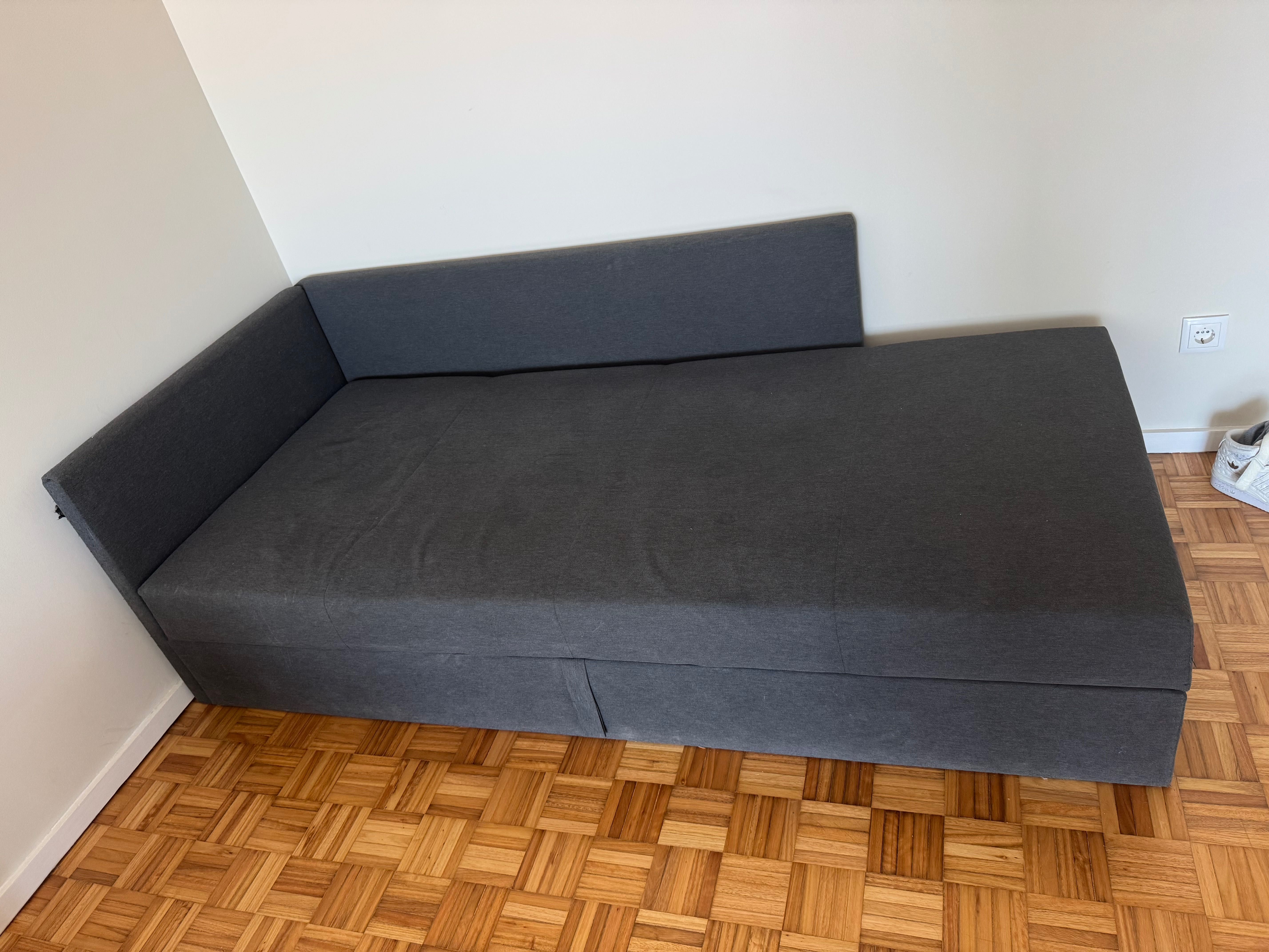 Cama semi solteiro com arrumação