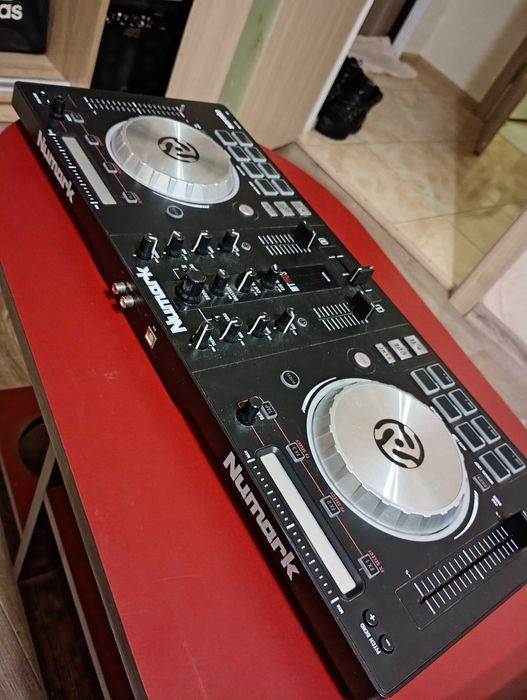 Numark Mixtrack Pro3 dj controller