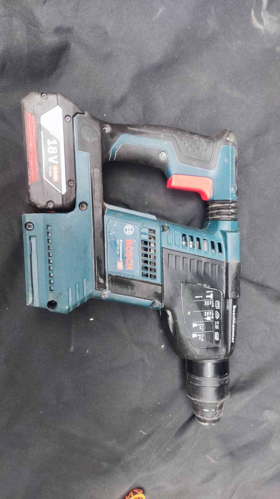 Młotowiertarka, młot udarowy BOSCH GBH 18-26 z aku i ładowarką