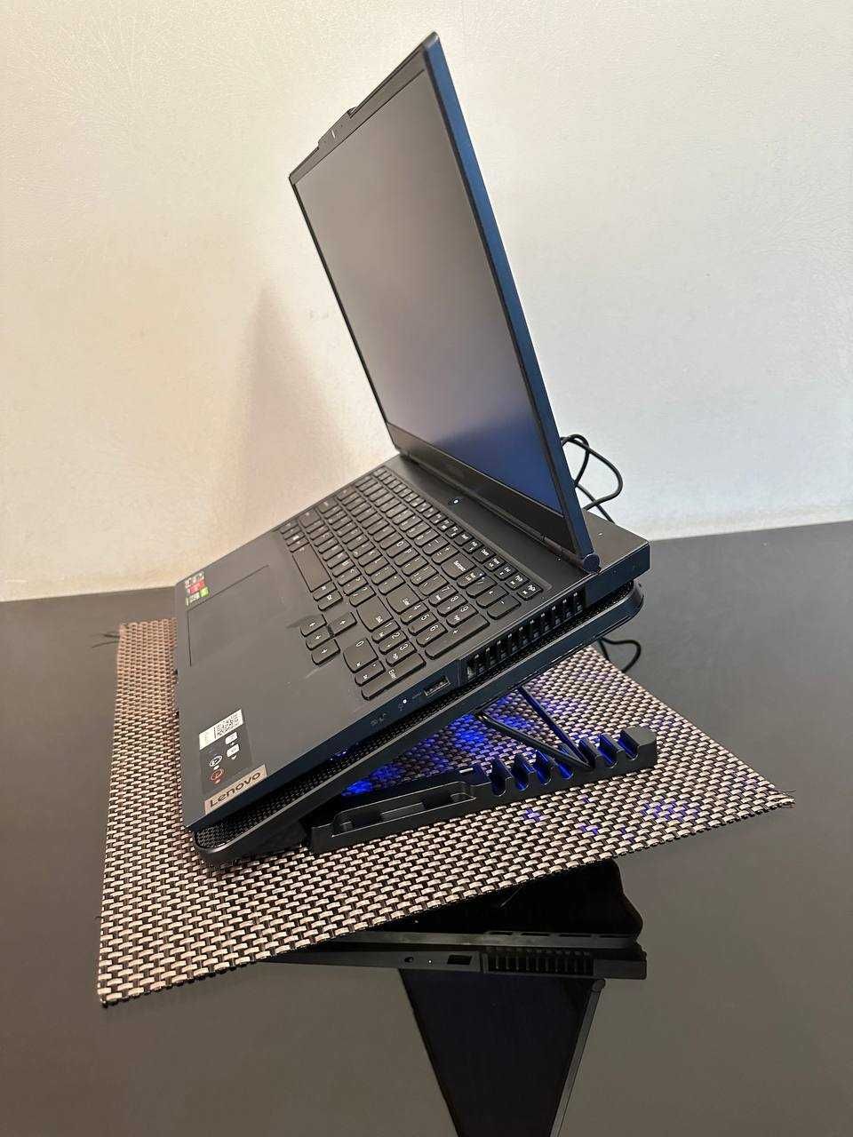 Охолоджуюча підставка під ноутбук. аксесуари для комп'ютера. подставка