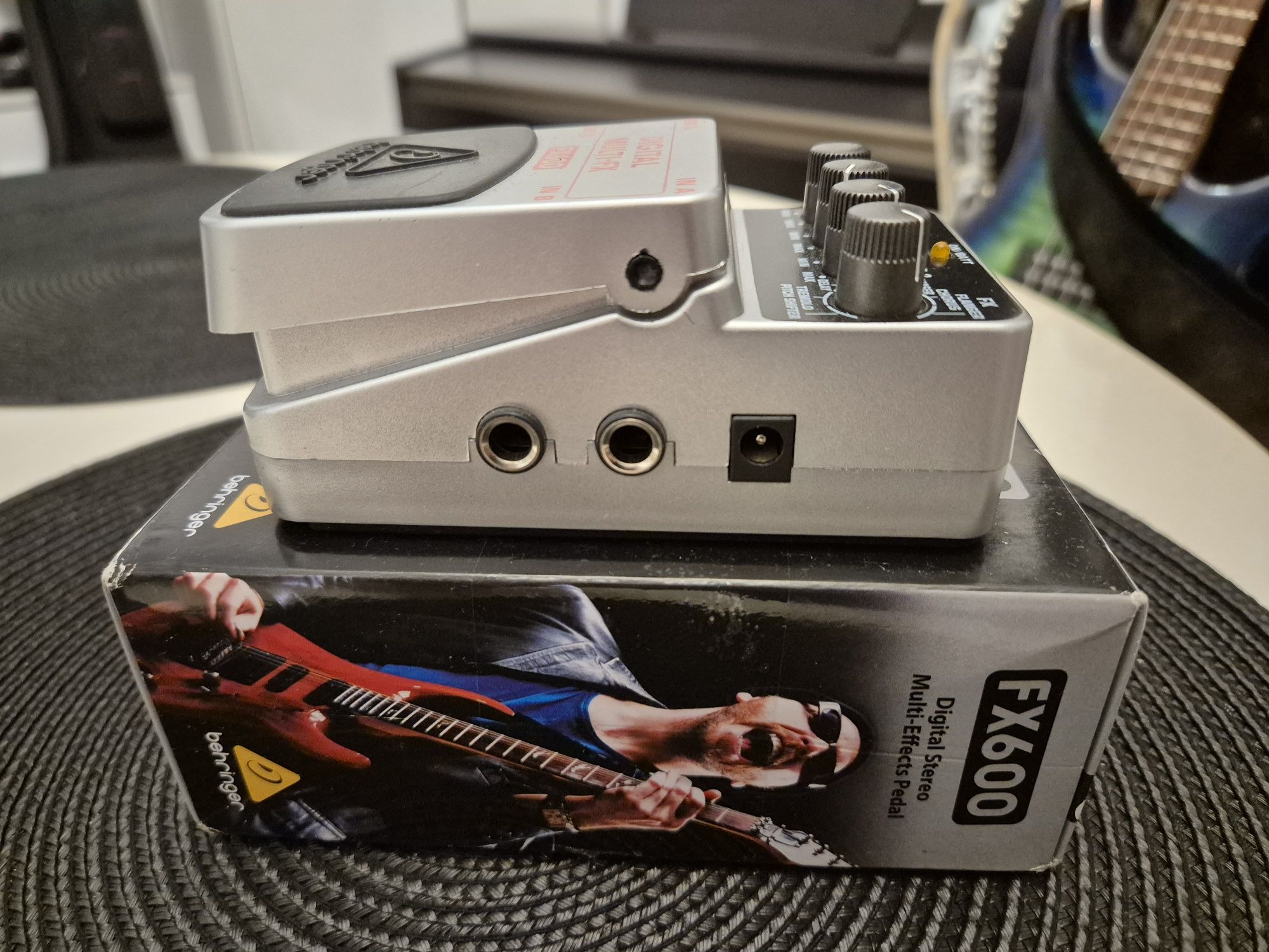 Behringer FX600 Digital Multi FX multiefekt modulacyjny kostka.