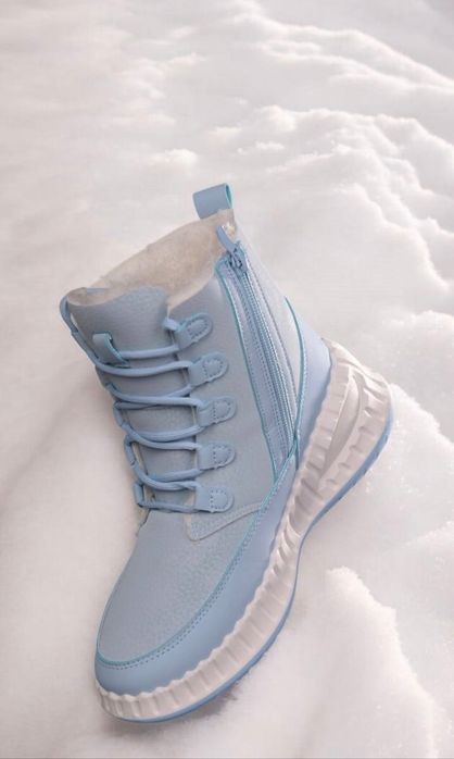 Жіночі черевики.