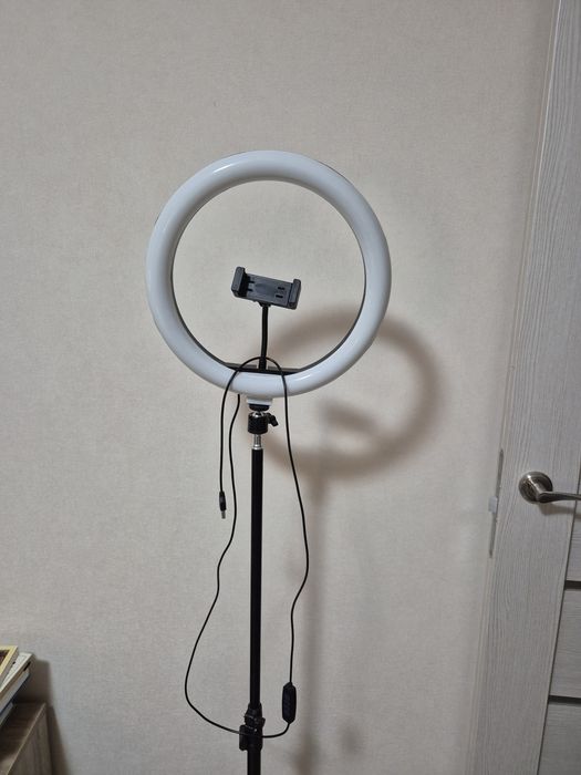 Кольцевая лампа от usb и штатив для телефона