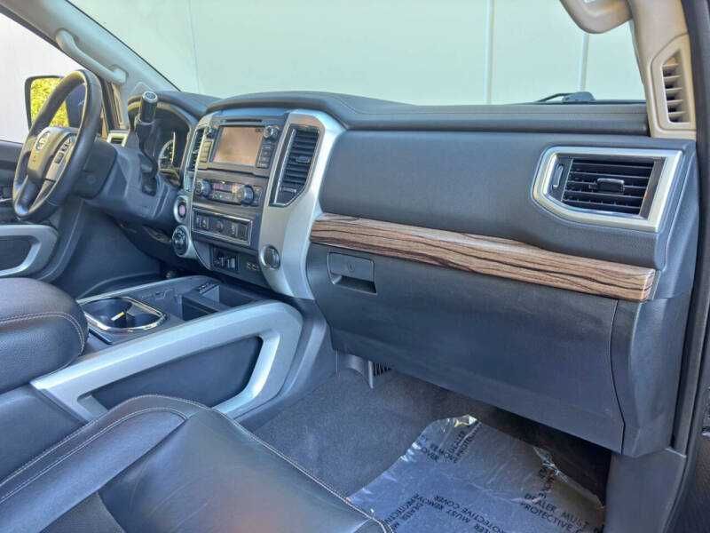 2019 Nissan Titan XD SL