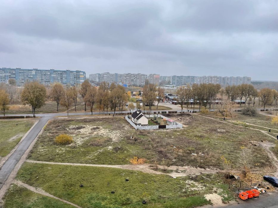 Продам ексклюзивну 3-кім. квартиру Кам’янське, лівий берег 2 мкр.