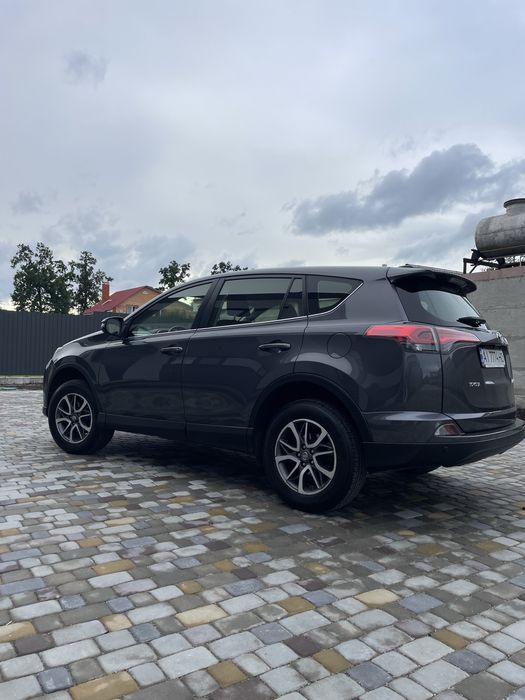 Протам офіційну Toyota Rav4