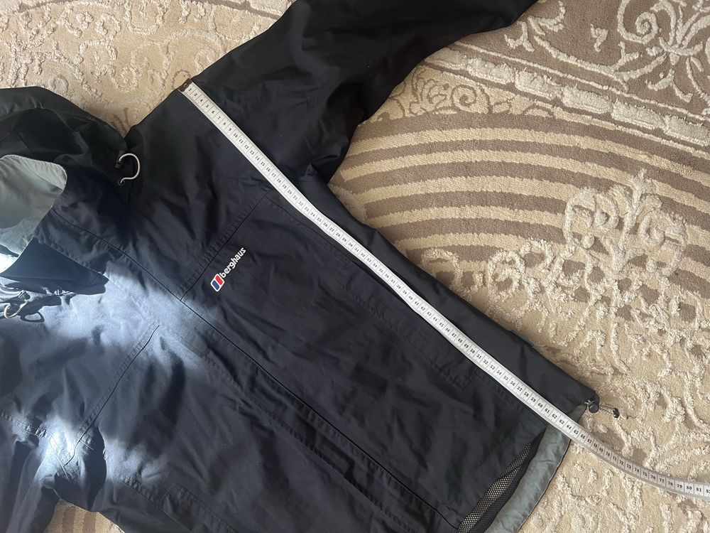 Чоловіча мембранна куртка Berghaus S розмір