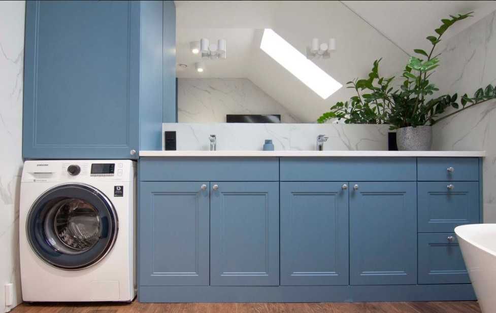 Meble łazienkowe w komplecie z blatem plus umywalki i baterie Grohe