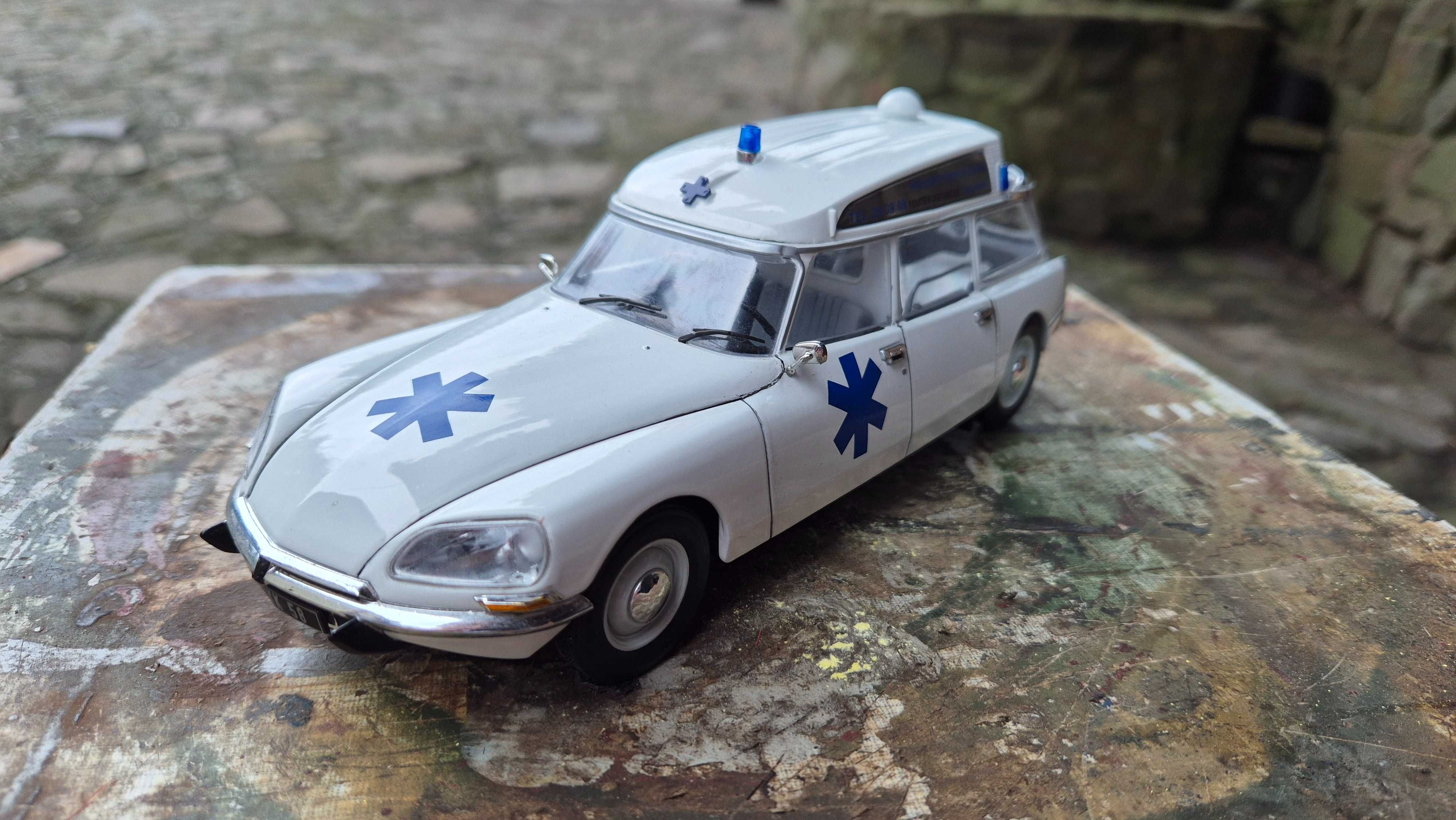 Model kolekcjonerski karetka citroen model pojazdu