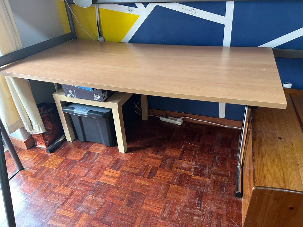 Secretaria madeira