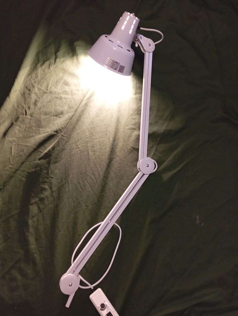 Lampa z wysięgnikiem infrared Lamp