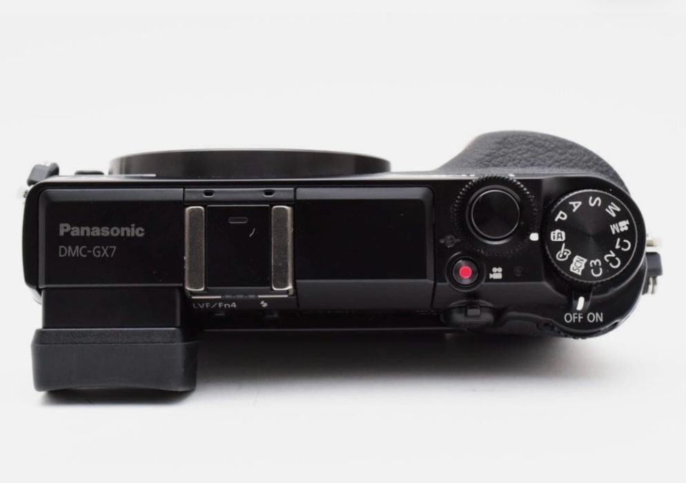 Panasonic Lumix DMC-GX7 + 14-42mm Kit + 20mm 1.7