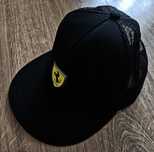 Czapka baseballowa z daszkiem Scuderia Ferrari firmy Puma