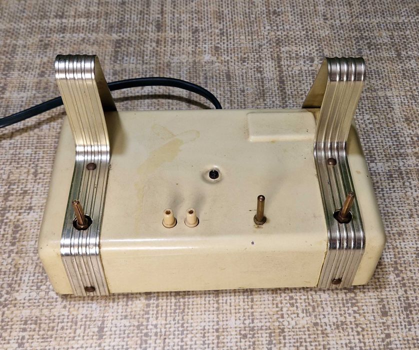 Stare radio Szarotka z zasilaczem