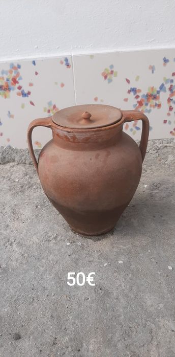 Vários artigos em barro