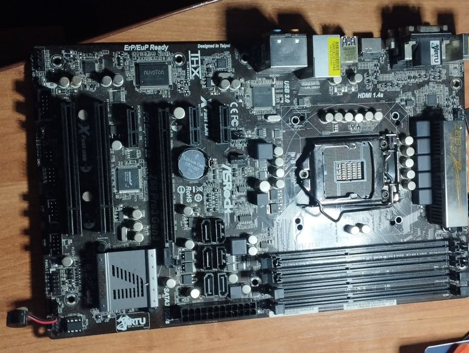 Материнська плата ASRock Z68 Pro3 Gen3 (LGA1155) не робоча, на запчаст