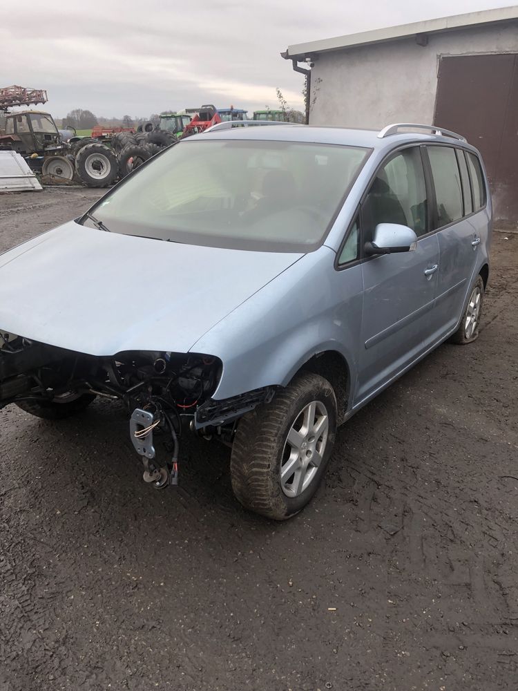 Vw touran uszkodzony czesci