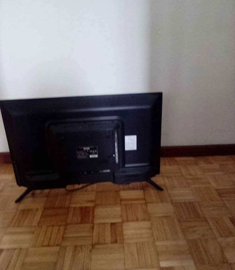 2 TV s para peças ou reparar