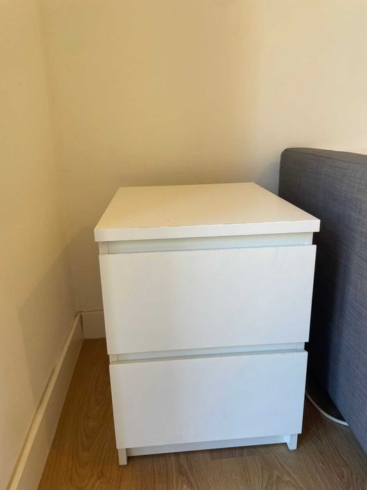 Mesa de Cabeceira com 2 gavetas