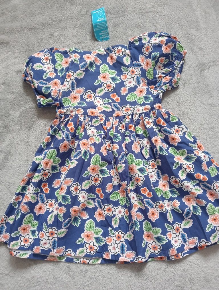 Нове плаття для дівчинки