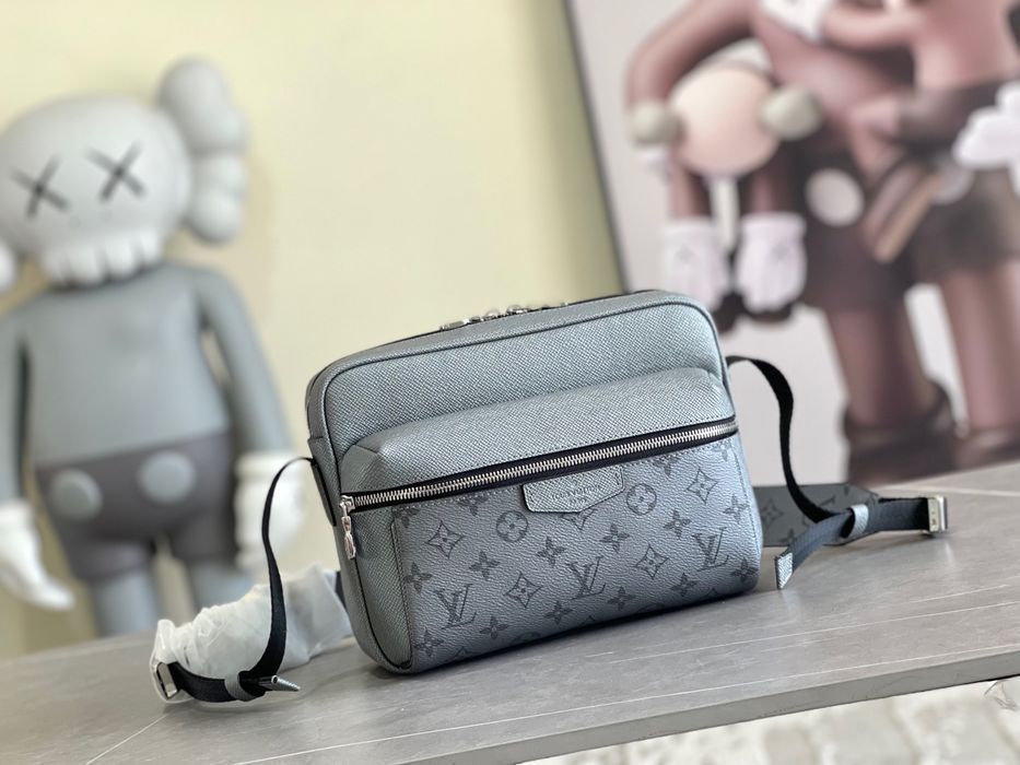 Louis Vuitton outdoor messenger сумка мужская серая