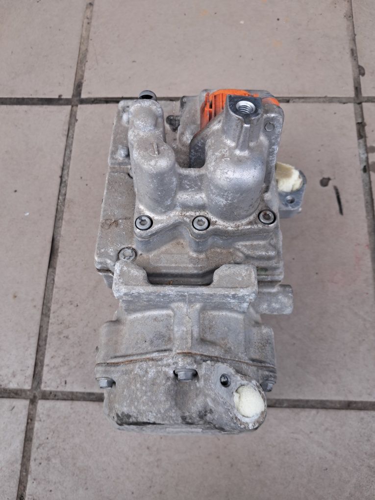 Продам компрессор кондиционера бу ниссан лиф  926003NF0A NISSAN LEAF