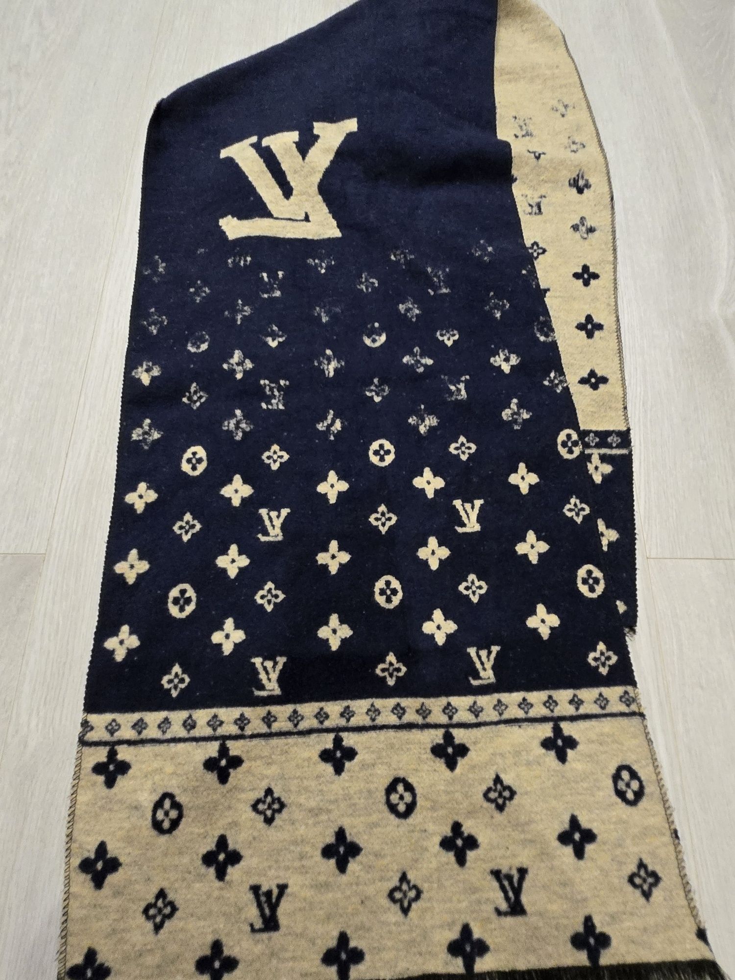 Szalik Louis Vuitton ciepły