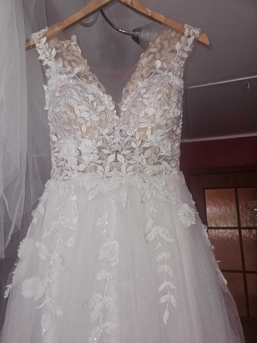 Suknia ślubna Destiny litera A rozmiar 36.