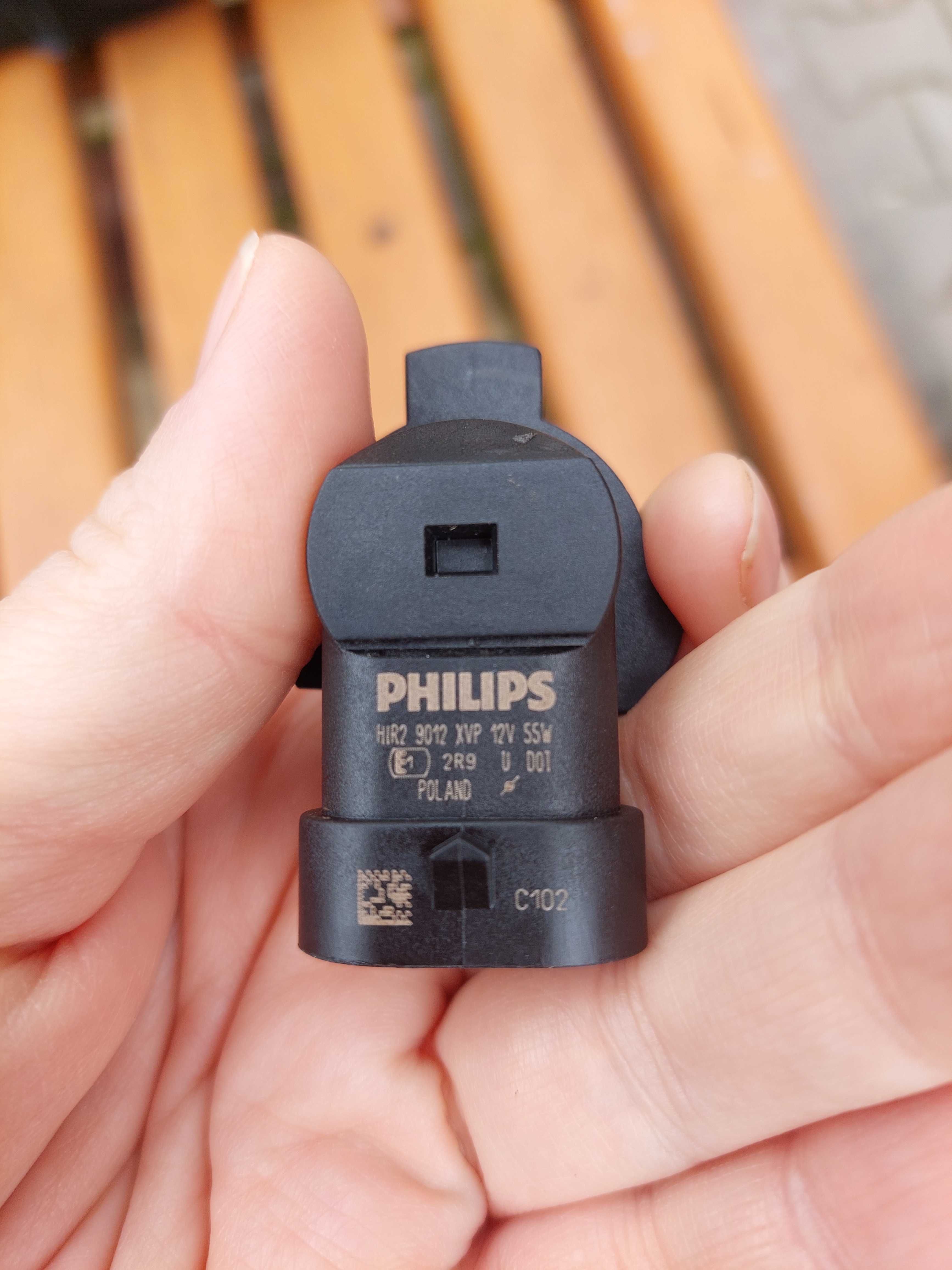 Автомобільна лампочка Philips X-tremeVision Pro150 HIR2 +150%
