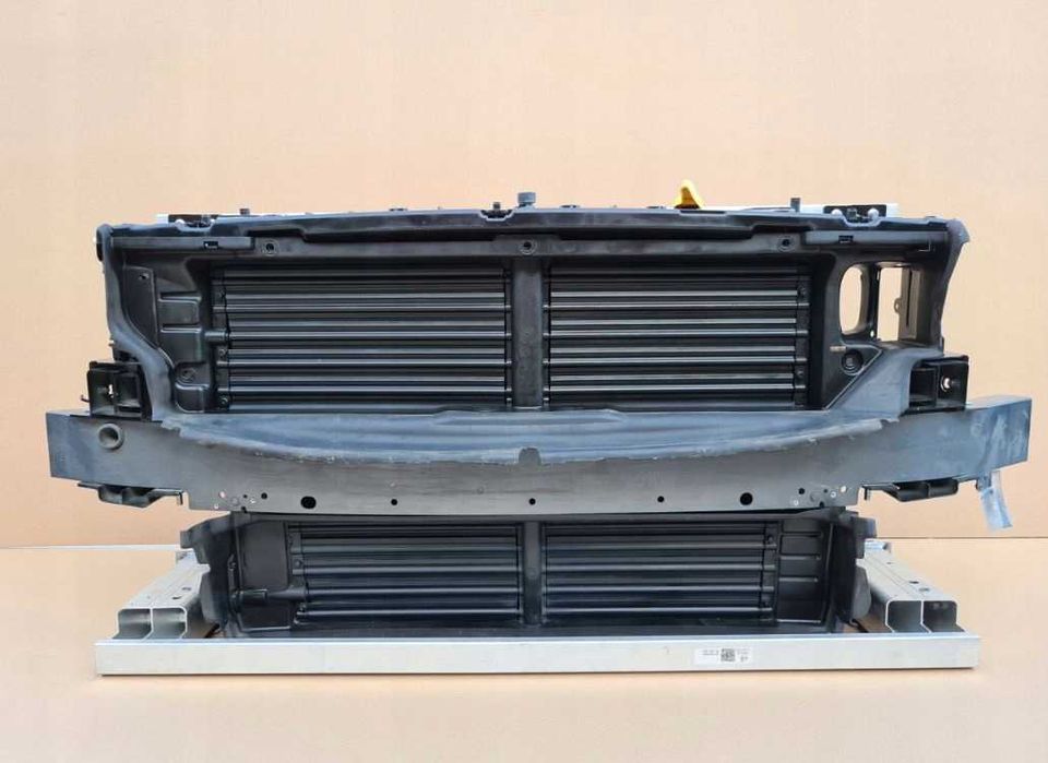 Volvo S90 II Передня панель, телевізор