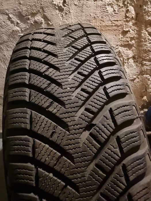 Komplet opon zimowych z felgami 195/65/R15