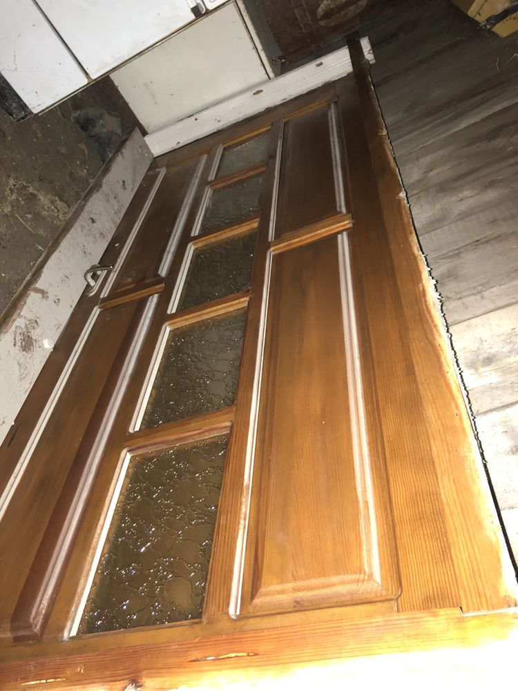 Двері дерев’яні з коробкою