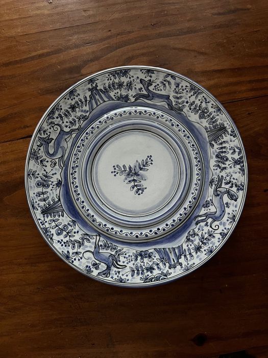 Terrina e prato em faiança de Alcobaça